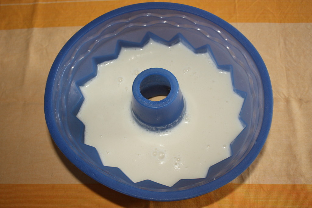 budino al cocco - versare in uno stampo
