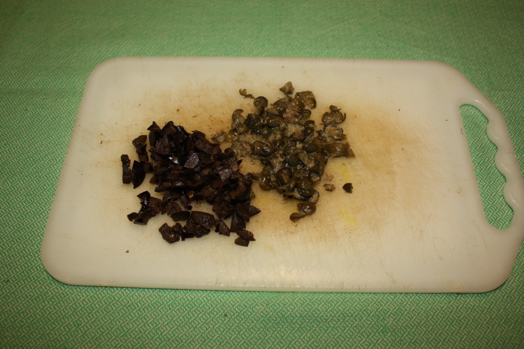 cous cous ai porri - sminuzzare olive e capperi