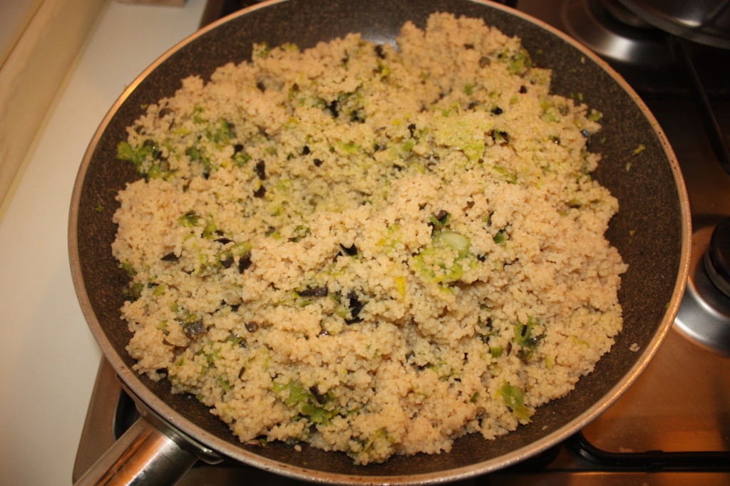 cous cous ai porri - unire il cous cous