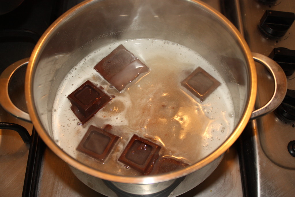 mousse al cioccolato e cocco - sciogliere il cioccolato