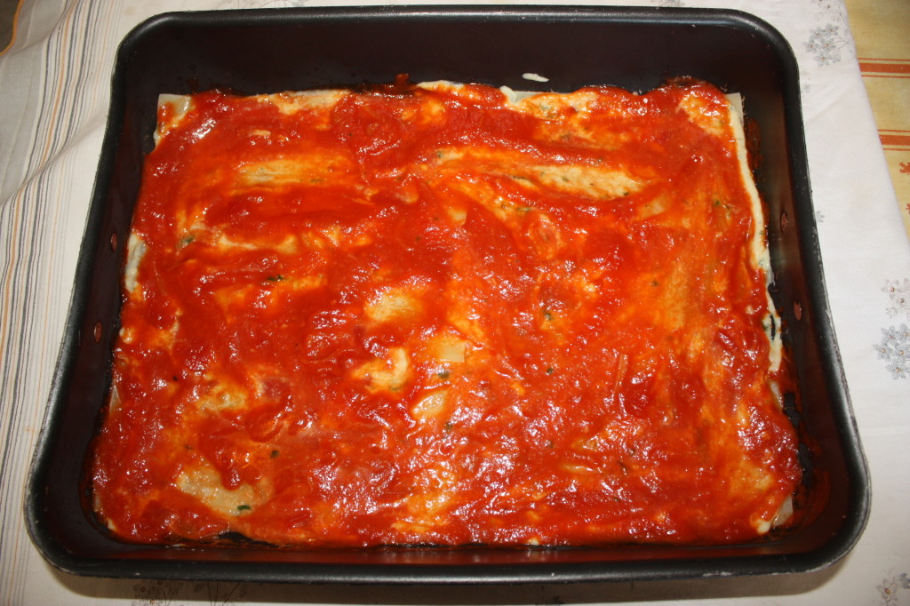 lasagna agli spinaci - aggiungere il pomodoro