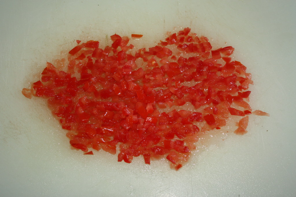 salsa guacamole - sminuzzare i pomodori