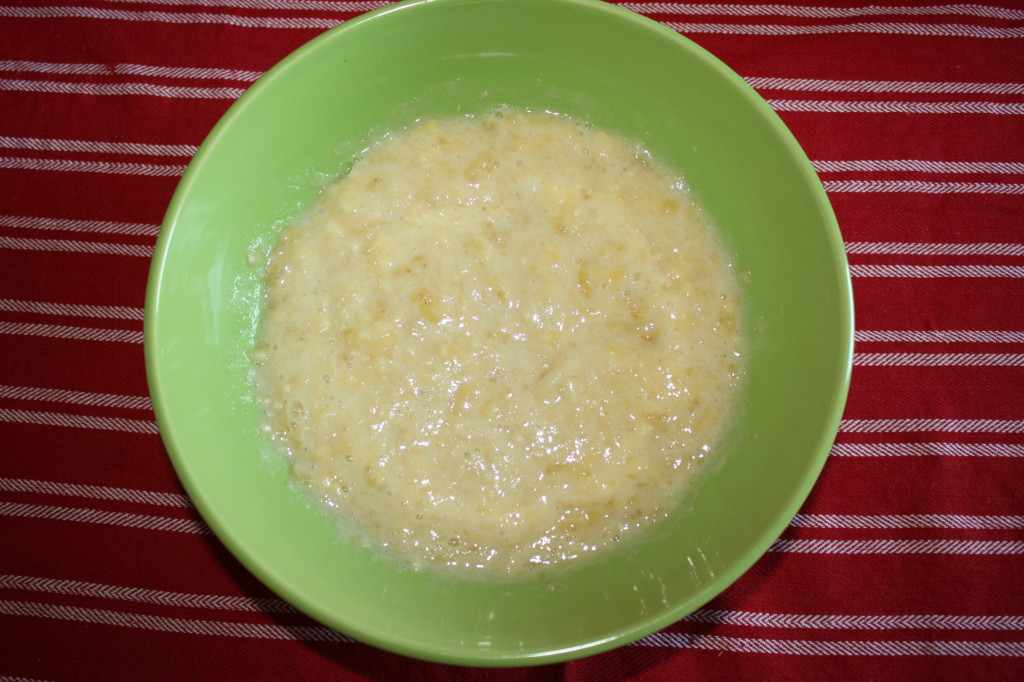 torta di frutta - frullare la banana