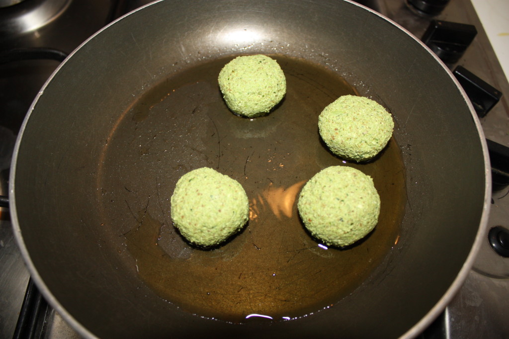 palline ai broccoli - friggere le palline