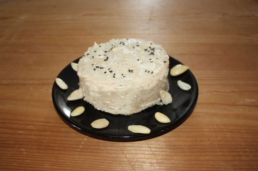 tortino di carote e mandorle con glassa di anacardi - tortino glassato