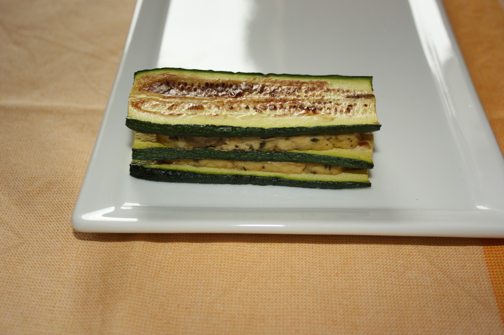mattoncini di zucchine e tofu con crema di pomodoro - mattoncino completo