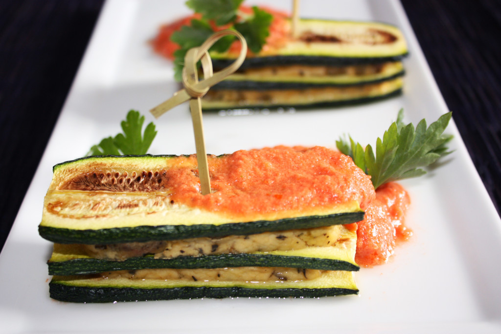 mattoncini di zucchine e tofu con crema di pomodoro - piatto pronto