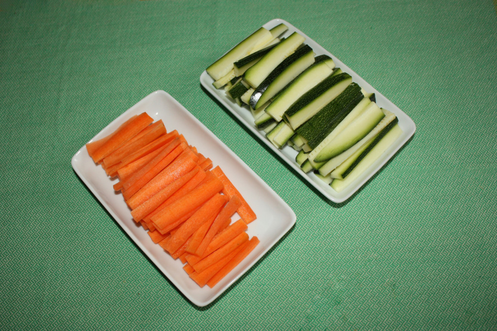verdure al latte di cocco - tagliare le zucchine e le carote