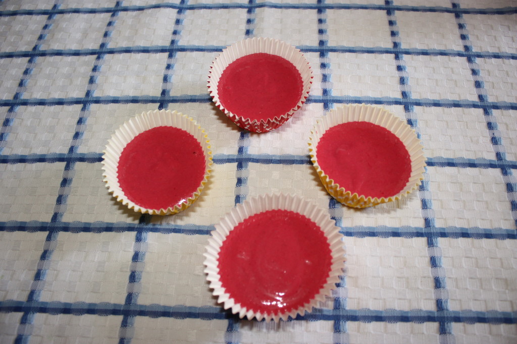 red velvet cupcakes - riempire gli stampini