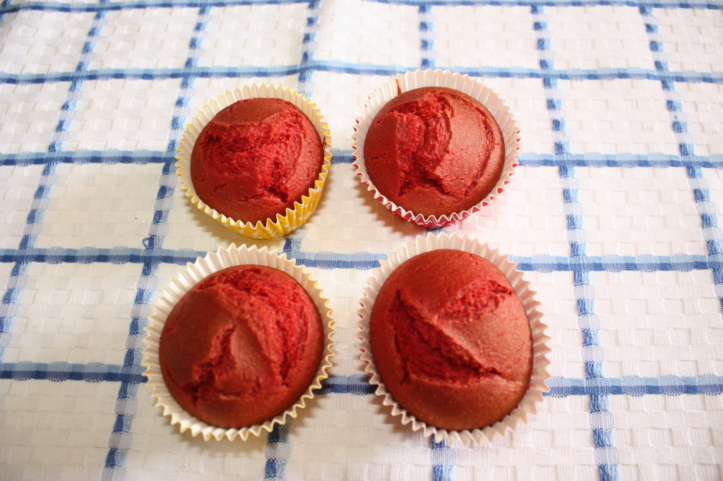 red velvet cupcakes - muffin pronti