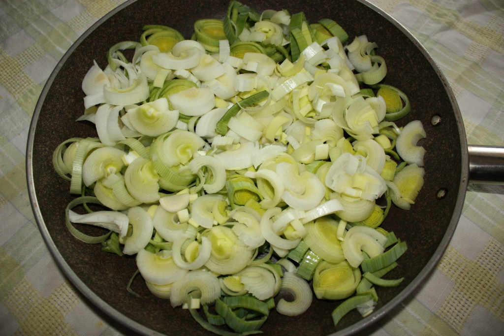 porri con granella croccante e uvetta - cuocere i porri