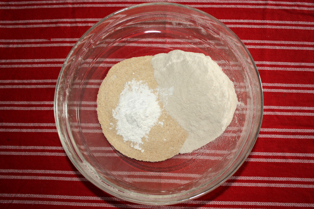 plumcake fruttati - setacciare le farine