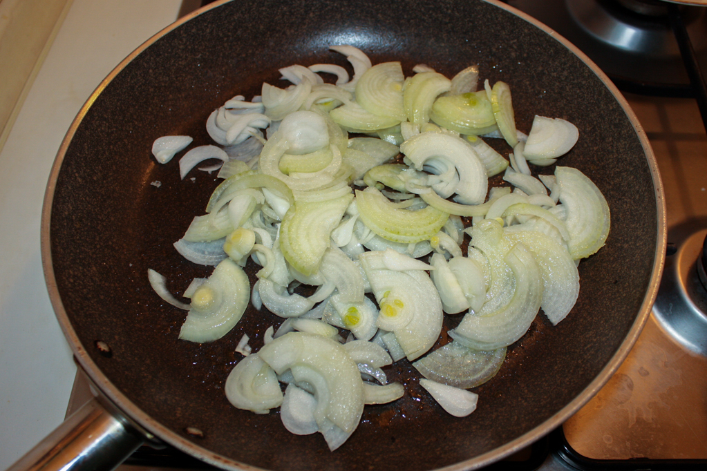 bocconcini di soia al curry - saltare le cipolle