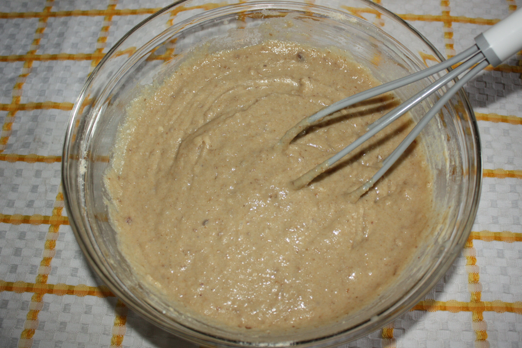 ciambellone bicolore - unire tutti gli ingredienti