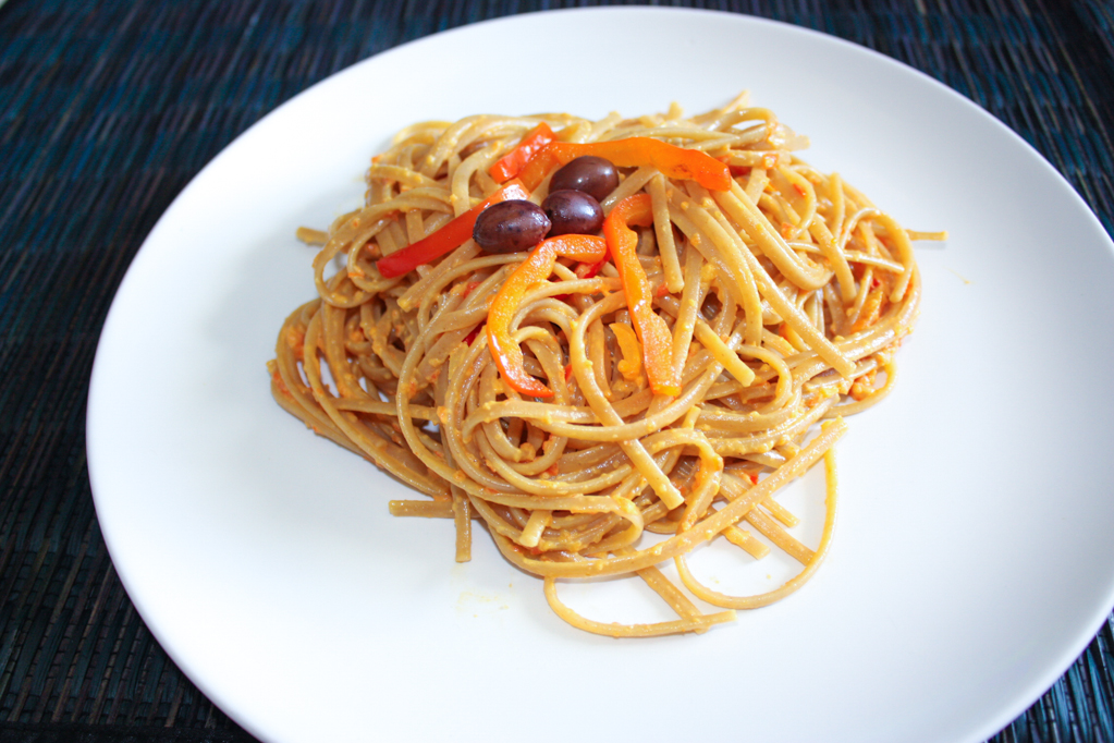Linguine Con Crema Di Peperoni E Olive – Piatto Pronto