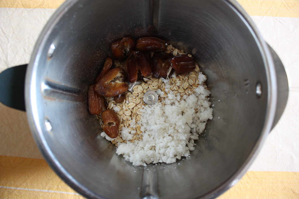 barchette di avena con crema di banana e cioccolato - frullare gli ingredienti