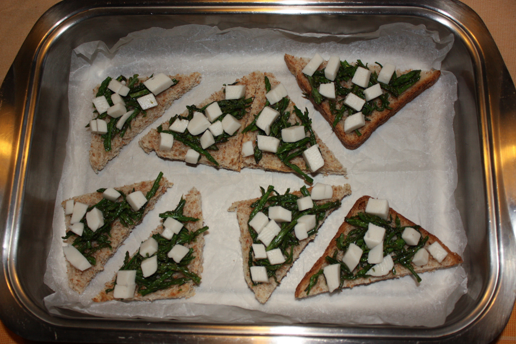 crostini di asparagi - infornare i crostini