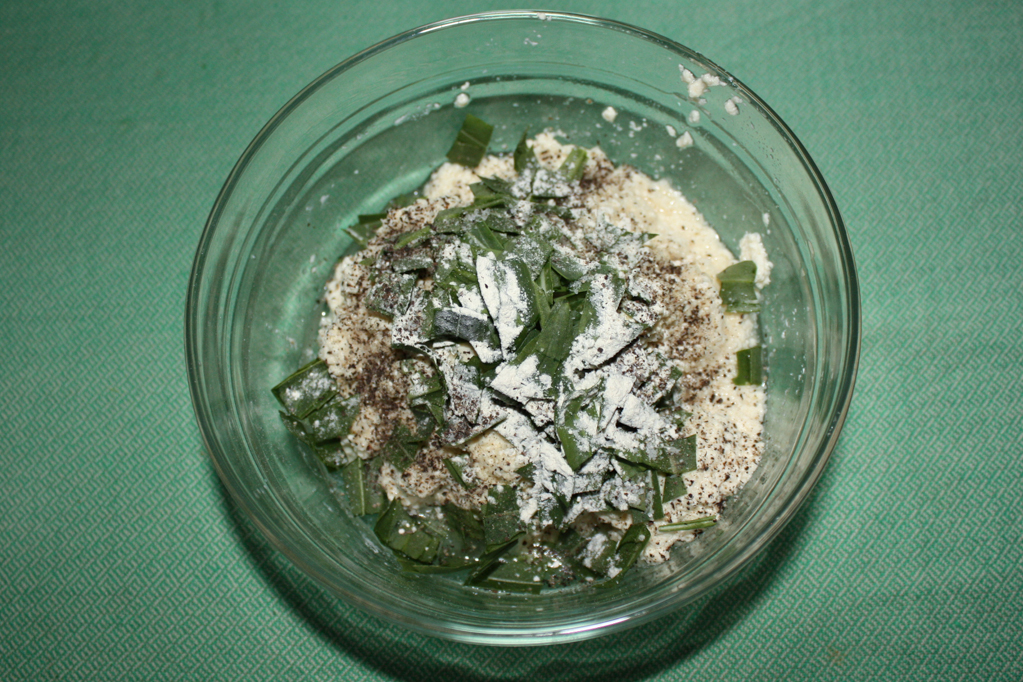 ricotta alle erbe - unire tutti gli ingredienti