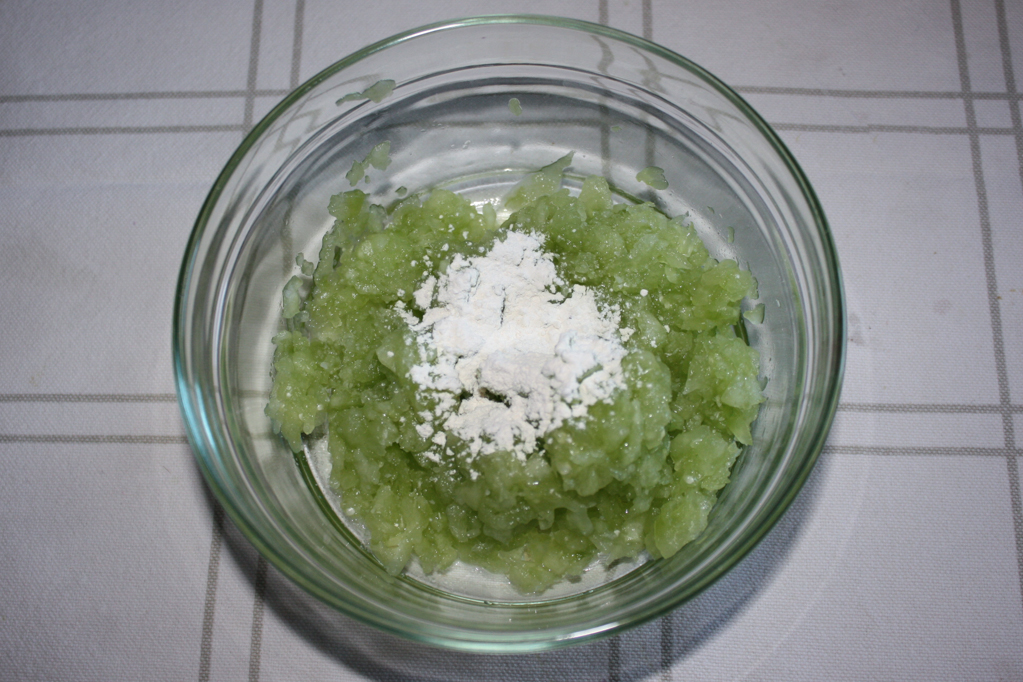 salsa tzatziki - aggiungere i condimenti