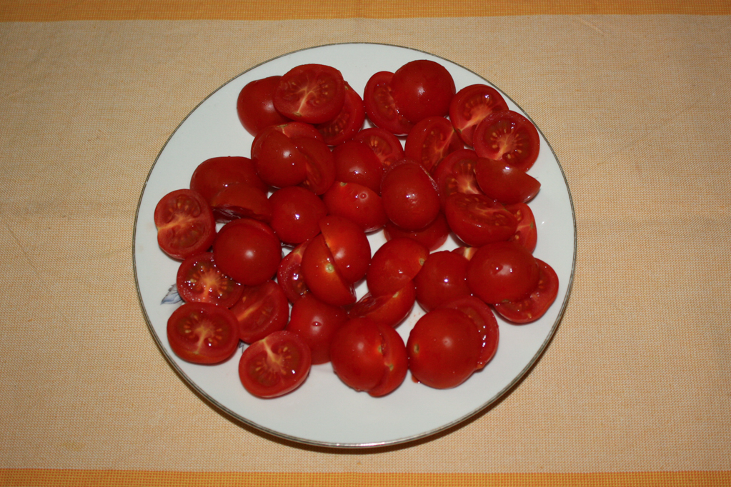 tofu alla pizzaiola - tagliare i pomodori