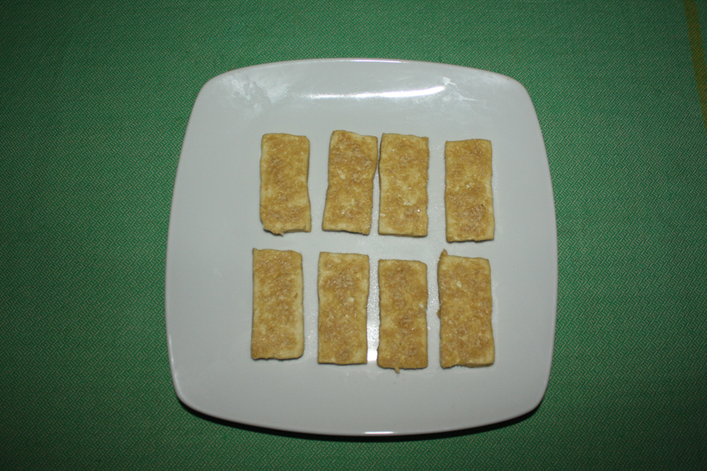 asparagi con chips di tofu e pomodorini - chips di tofu
