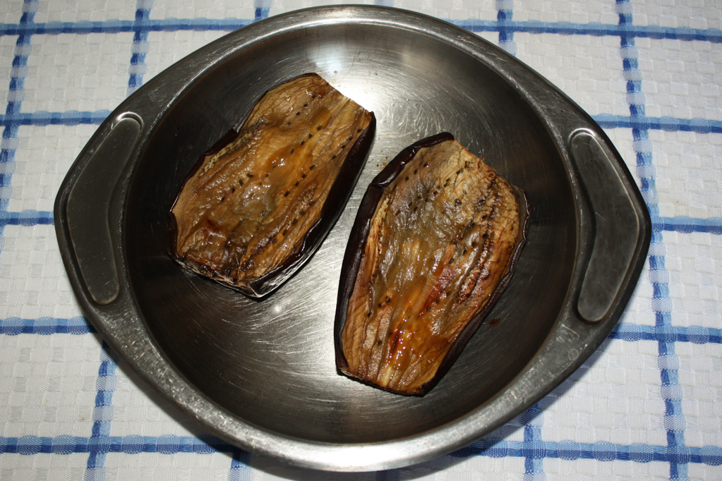 salsa di melanzane - cuocere le melanzane