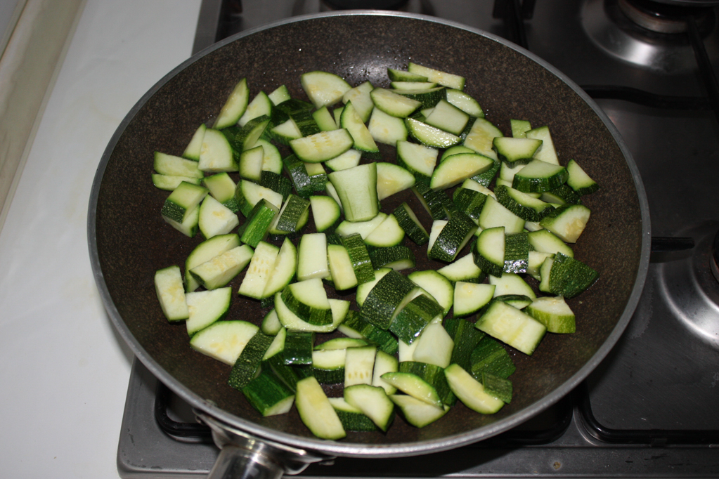 zucchine saltate con tofu cremoso - saltare le zucchine