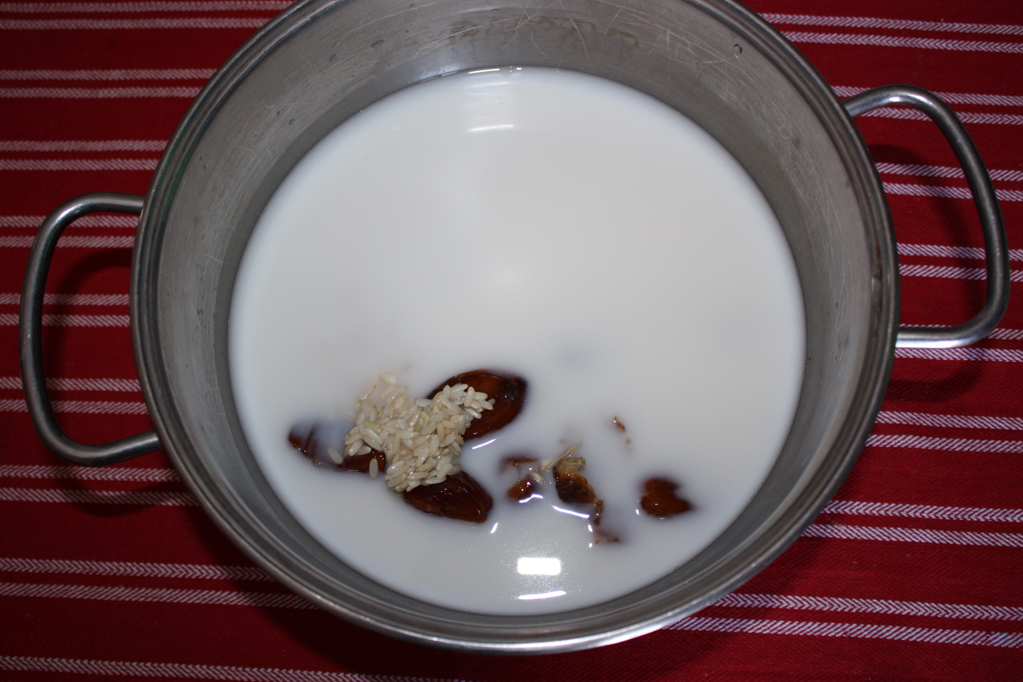 torta di riso e pere - cuocere il riso