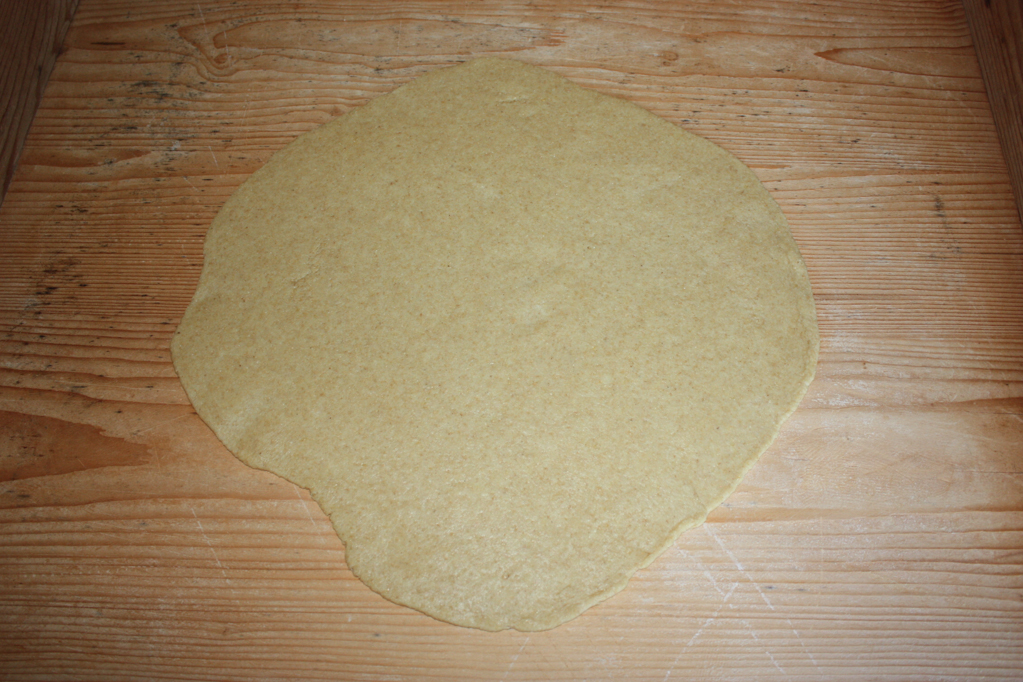 torta di riso e pere - stendere la sfoglia