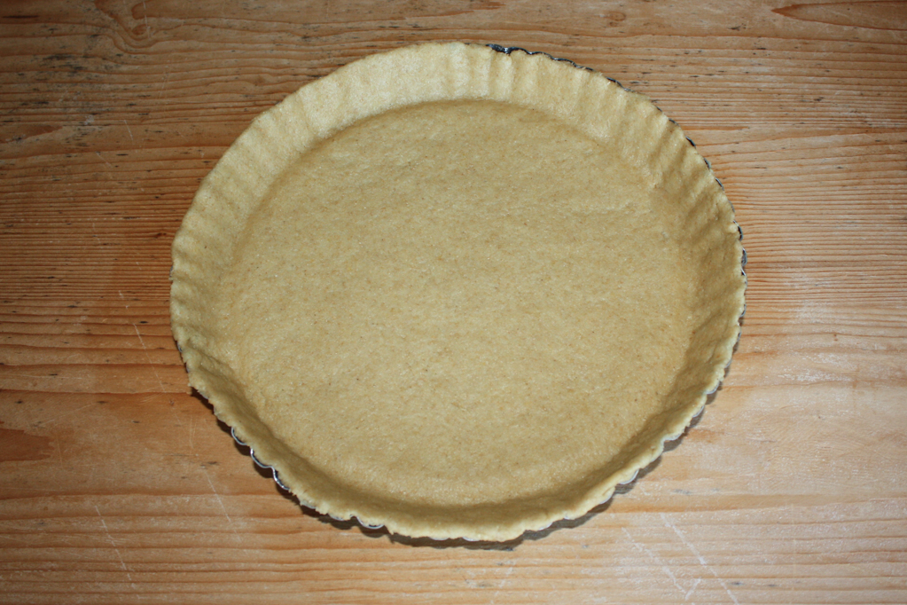 torta di riso e pere - foderare la teglia da forno