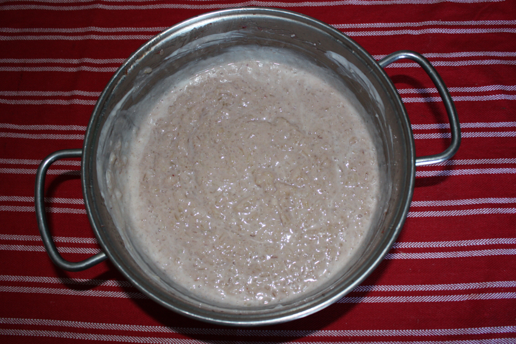 torta di riso e pere - unire yogurt e riso