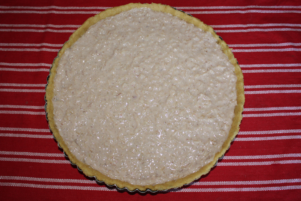 torta di riso e pere - versare la crema nella torta