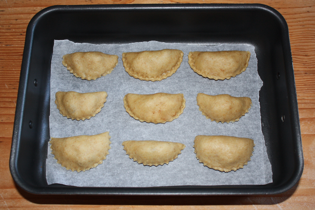 panzerottini alle pere e cioccolato - infornare i panzerottini